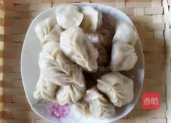 Illustration of how to make dumplings stuffed with pork and beans 7