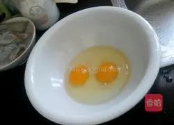 Illustration of how to make fried rice with cooked wood ears and eggs 1