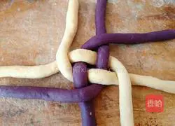 Illustration of how to make two-color hydrangea steamed buns 15