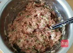 Illustration of how to make wontons stuffed with mandarin duck stuffing 4