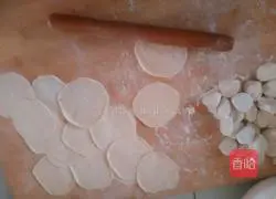 Illustration of how to make coriander and pork dumplings 6