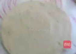 Illustration of how to make scallion pancakes 8