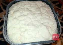 Illustration of how to make bread with bread machine and dough 4