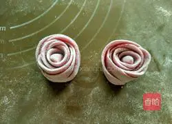 Illustration of how to make rose steamed buns 13