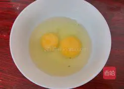 Illustration of how to make golden steamed bun slices 2