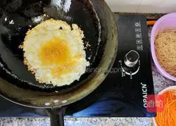 Fried vermicelli (fried rice noodles with ham, carrots and vegetables) Illustration of how to do it 8