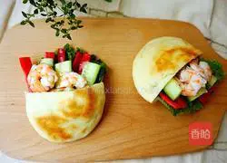 Illustration of how to make shrimp and cucumber pocket cake 5