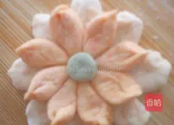 Illustration of how to make flower steamed buns 6
