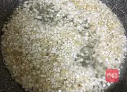 Illustration of how to make mushroom golden egg fried rice 2