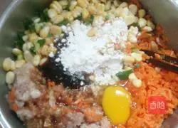 Illustration of how to make carrot, corn and pork dumplings 3