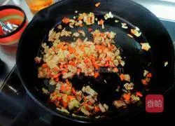 Illustration of how to make cabbage fried rice 4