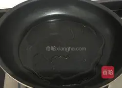 Illustration of how to make golden steamed bun slices 3