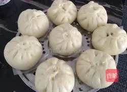 Illustration of how to make broccoli and pork buns 12