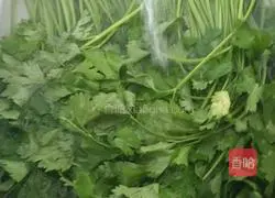 Illustration of how to make celery stuffed dumplings 4