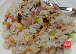 Illustration of how to make ham fried rice 3