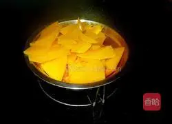 Illustration of how to make red date pumpkin cake 1