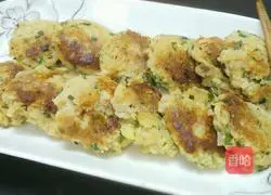 Pan-fried Illustration of how to make salmon potato cakes 11