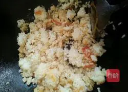 Illustration of how to make fried rice with assorted meatballs 5