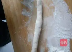 Illustration of how to make celery stuffed dumplings 8