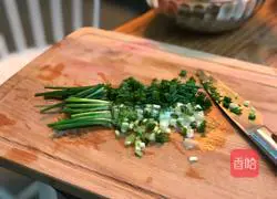 Illustration of how to make scallion pancakes 3