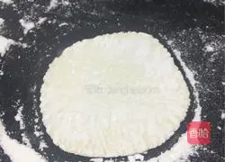 Illustration of how to make mushroom and carrot dumplings 4