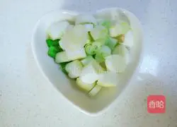 Illustration of how to make potato and ham braised rice 4