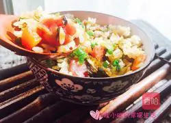 Illustration of braised rice with pickled vegetables and sausage 13