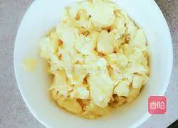 Illustration of how to make broad bean fried rice 3