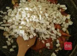 Illustration of how to make fried steamed buns with tomatoes 7