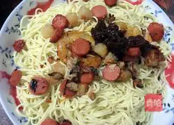 Illustration of how to make noodles with ham and sand tea sauce 8