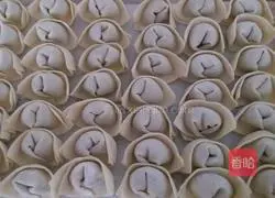 Illustration of how to make vegetable and meat wontons 7