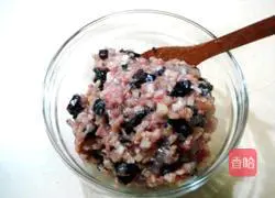 Illustration of how to make three fresh dumplings 6