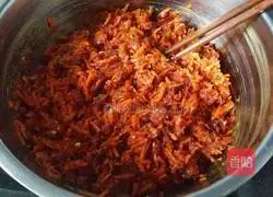 Illustration of how to make beef and carrot dumplings 9