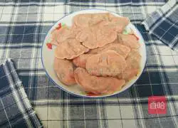 Illustration of how to make pure natural pink dumplings 14