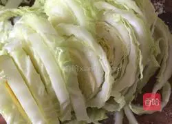 Fried Illustration of how to make cabbage steamed buns 2