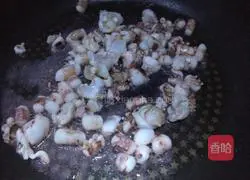 Illustration of how to make fried rice with squid tentacles 4