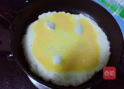Illustration of how to make ham and egg pancakes 4