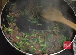 Illustration of how to make bacon and spinach fried rice 3