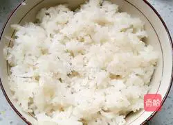 Illustration of how to make fried rice with carrots, mushrooms and minced meat 2