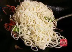 Illustration of how to make colorful fried noodles 8