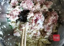 Illustration of how to make cabbage and meat dumplings 4