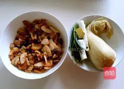 Illustration of how to make dumplings stuffed with pickled cabbage and oil residue 5