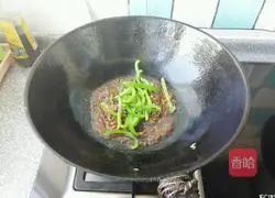 Illustration of green pepper and shredded pork fried rice 7