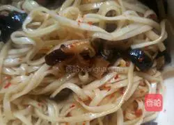 Illustration of how to make mushroom noodles 10