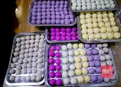 五彩Illustration of how to make small glutinous rice balls 5