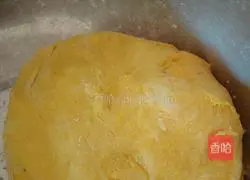 Illustration of how to make Sunflower Buns 5