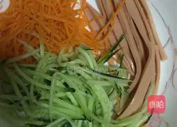 Illustration of how to make egg pancake rolls 3