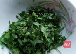 Illustration of how to make fried rice with water chestnut leaves 3