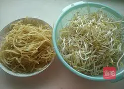 Illustration of how to make braised bean sprouts pancakes 1