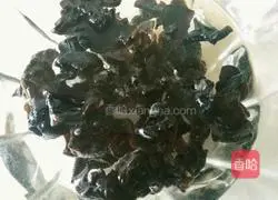 Illustration of making cabbage and fungus dumplings 2